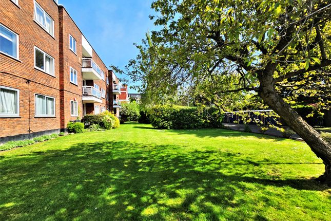 Flat for sale in Rydal Court, Stonegrove, Edgware, Middlesex