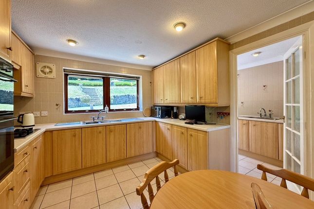 3, Lincoln Close, Eastbourne photo 4