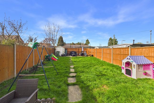 32 Woodcock Avenue, High Wycombe photo 2
