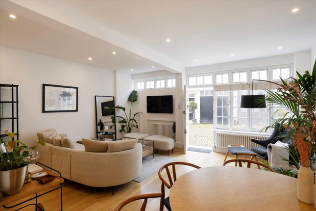 20, Ennismore Mews, London photo 2