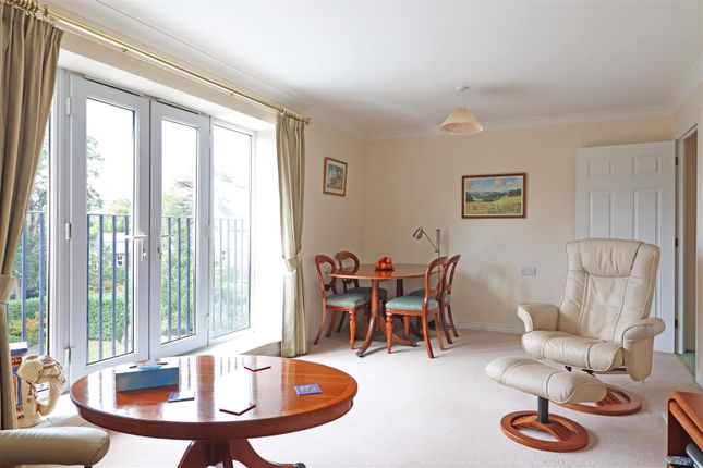 Flat 19 Holmesdale Manor, 89, Ladbroke Road, Redhill photo 3