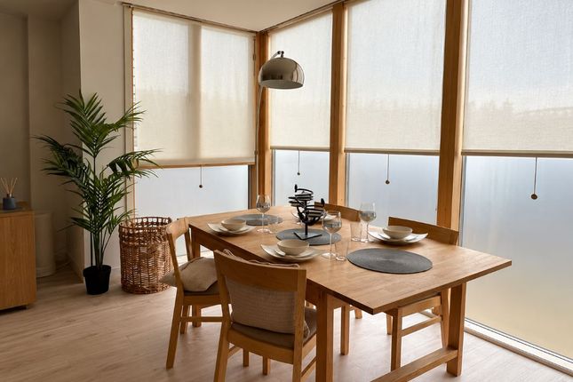 0/2, 305 Glasgow Harbour Terraces, Glasgow, Lanarkshire, G11 6BQ photo 3