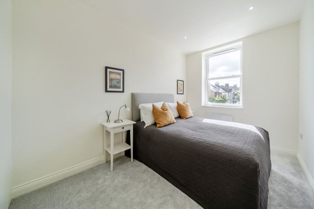Flat 4, 77, Replingham Road, London photo 4