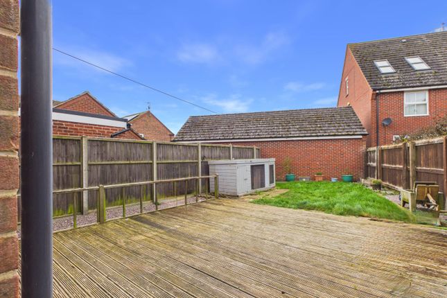 57, Hillside Gardens, Peterborough photo 4