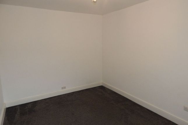 9 Broomsdale Road, Batley photo 2