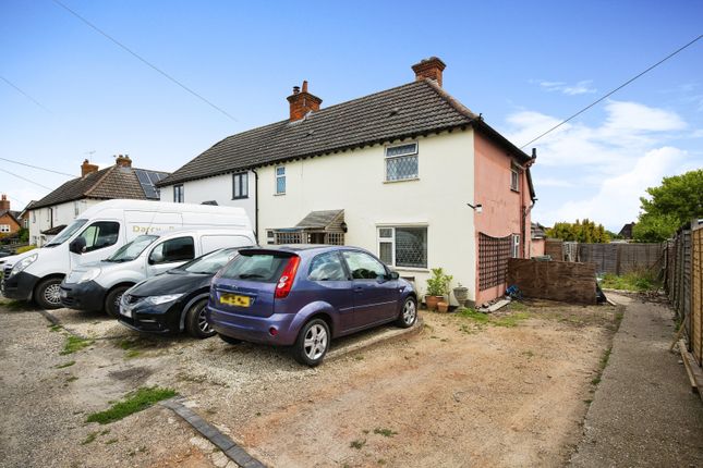 Semi-detached house for sale in Fieldside, Didcot