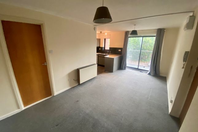 33, Nottingham photo 3