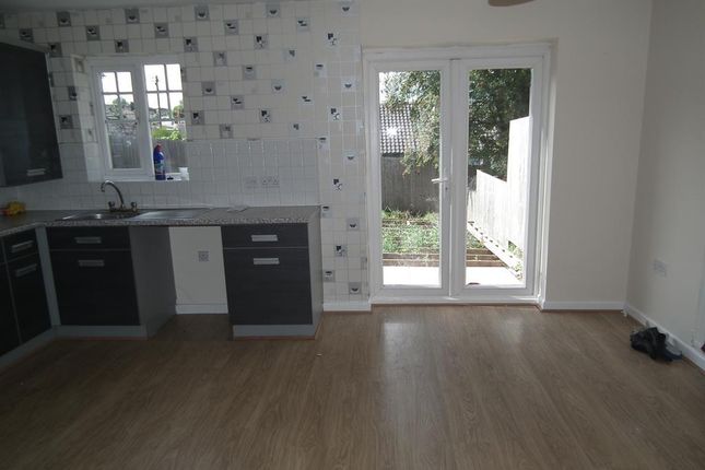 8, Corsair Avenue, Bradford photo 3