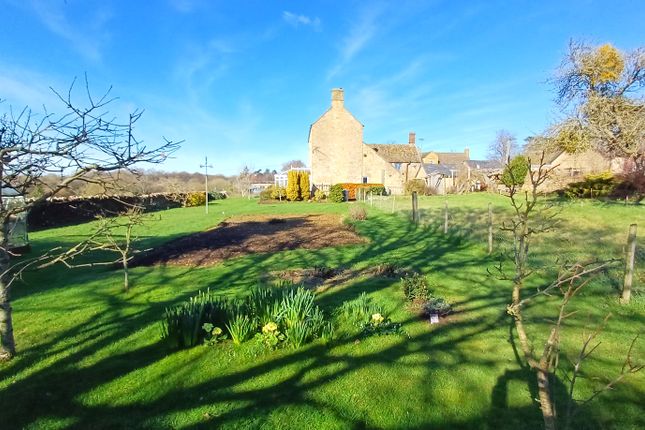 4, The Square, Church Enstone photo 2