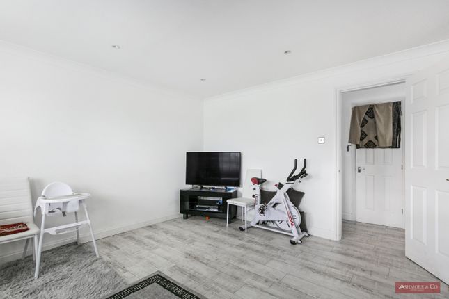 Flat for sale in Sycamore Court, 203 Great North Way, London