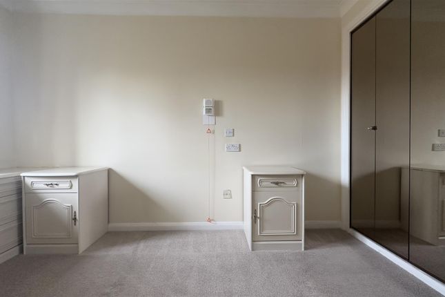 Flat for sale in Winningales Court, Clayhall