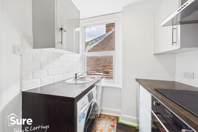 Flat 3, 57A High Street, Hertfordshire photo 4