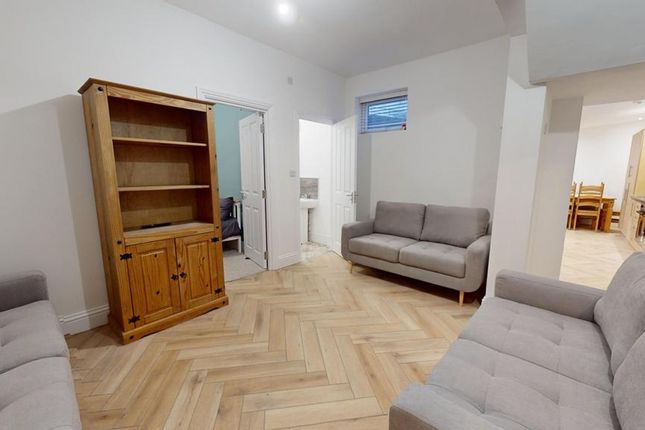 A Spacious And Inviting Living Room With Modern De...