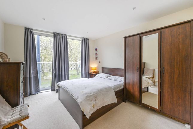 Thumbnail Flat to rent in Edgemere House E14, Limehouse, London,