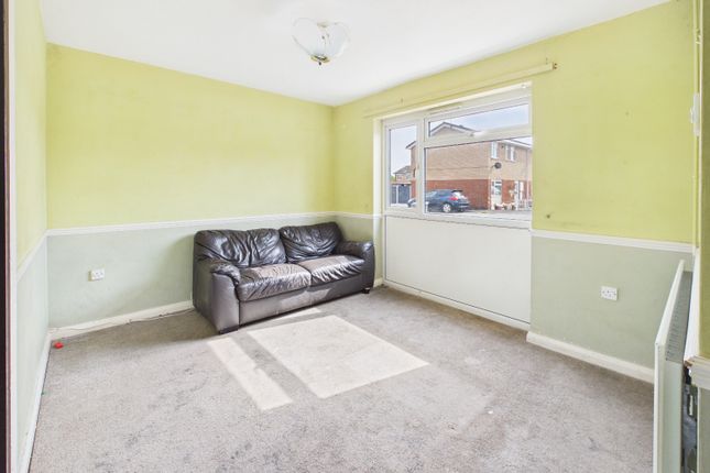 11 St. Chads Close, Burton-On-Trent, Staffordshire photo 3