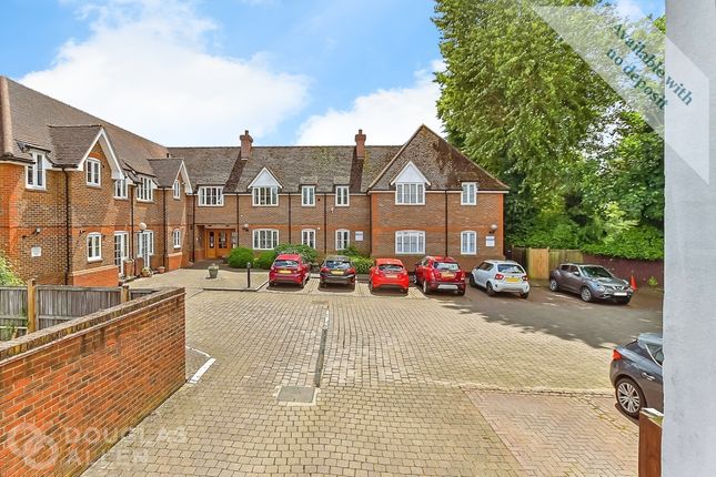 Thumbnail Flat to rent in Main Road, Gidea Park, Romford