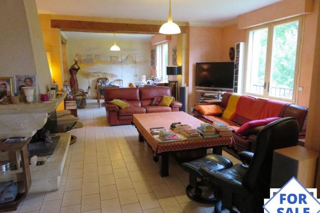 Detached house for sale in Pre-En-Pail, Pays-De-La-Loire, 53140, France