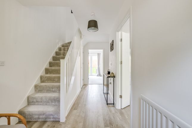 14 Claves Crescent, Welwyn Garden City, Hertfordshire photo 3