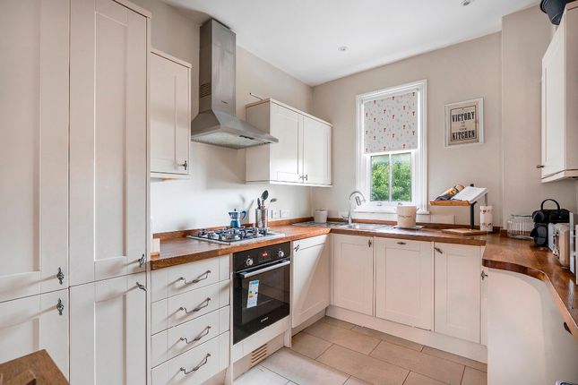 5a Connaught Avenue, London photo 4