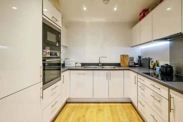 54, Southmere House, 1, Highland Street, London photo 4