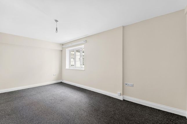 6 Bakers Mews, Fore Street, Cullompton photo 4
