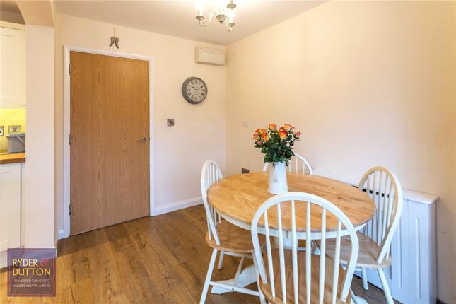 Town house to rent in Canalside Close, Mossley, Ashton-Under-Lyne, Greater Manchester