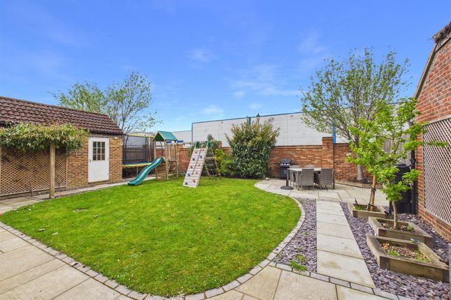 15, Brimmers Way, Aylesbury photo 2