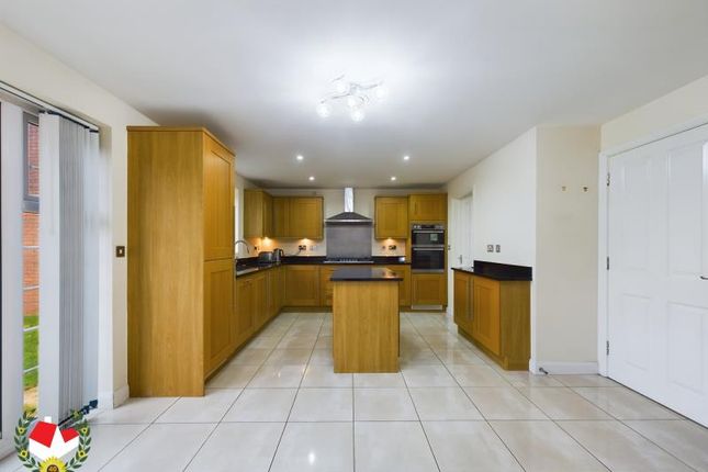 37, Hunts Grove Drive, Gloucester photo 2