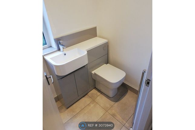 Flat, Polygon Rd Higher Crumpsall, Manchester photo 2