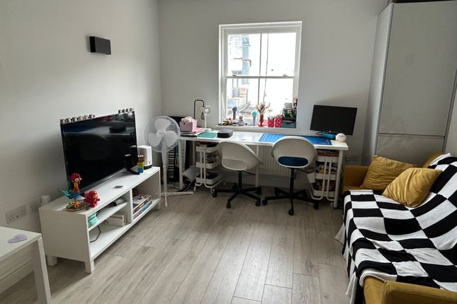 Flat 6, 112 , Ewell Road, Surbiton photo 2