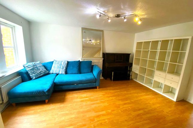 38, Richard House Drive, London photo 2