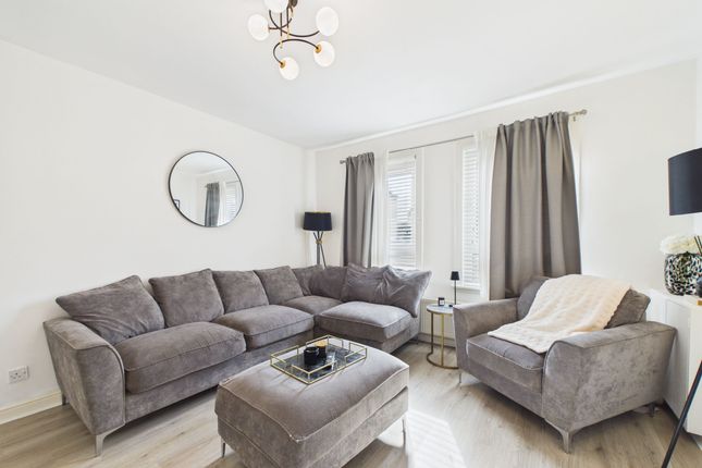 17 Mill Grove, Hamilton photo 2