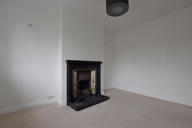 Maisonette to rent in Meadow Way, Reigate