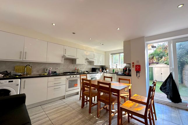 168 Wheatsheaf Close, Wheat Sheaf Close, Isle of Dogs photo 2