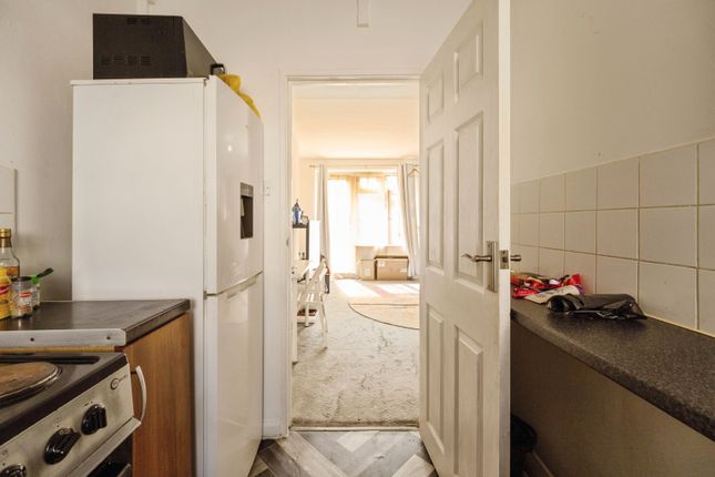 Flat 4/Knowlden House, Cable Street, London photo 4