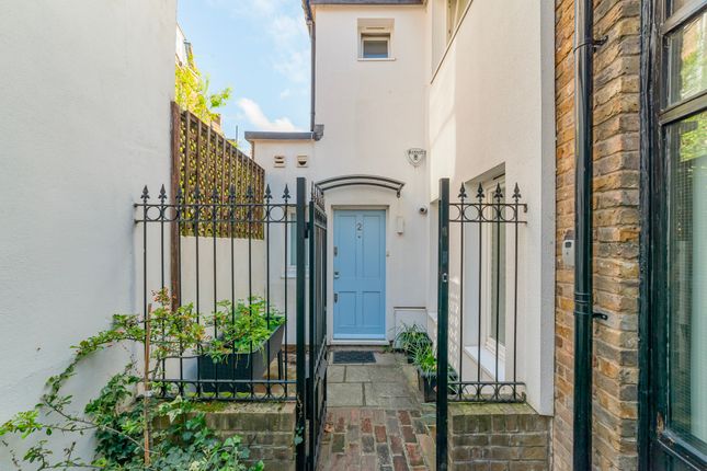 Mews house to rent in Marty's Yard, Hampstead High Street, London