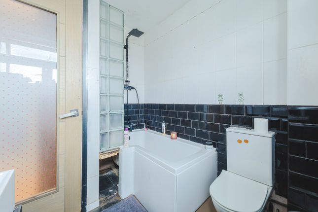 12 Okebourne Park, Swindon, Wiltshire photo 3