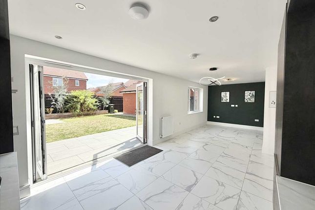 21, Pipit Grove, Nottingham photo 4