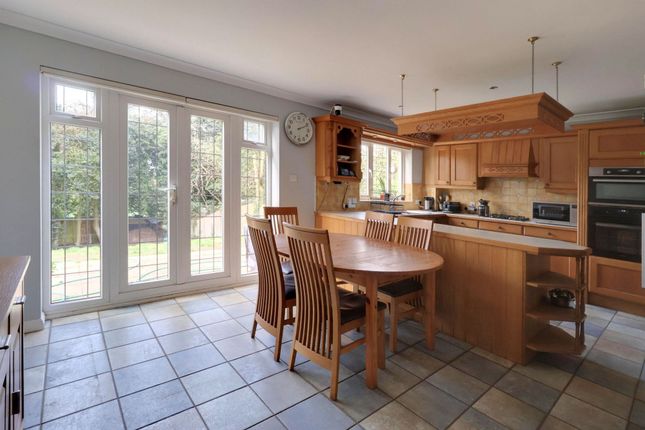 5 Oaks Lane, Croydon photo 3