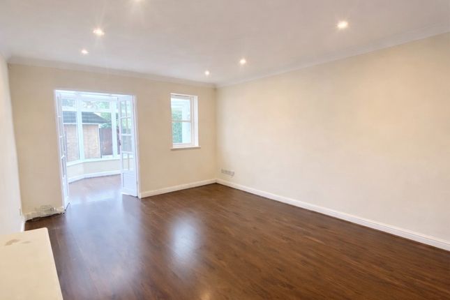 5a, Sefton Avenue, London photo 2