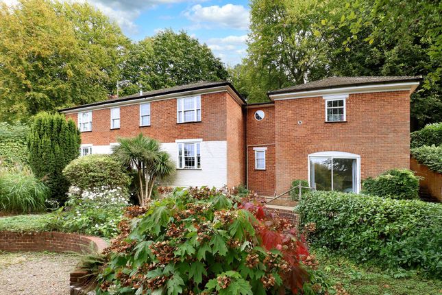 2, Silverdale Close, High Wycombe photo 4