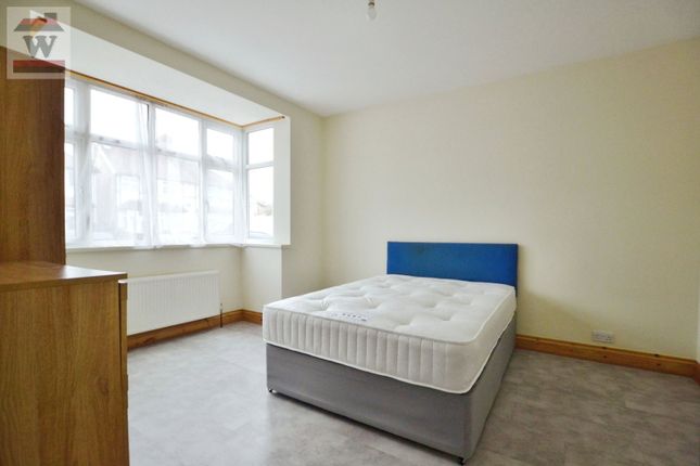 61, Taunton Avenue, Hounslow photo 5