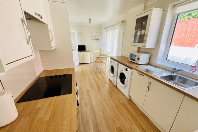18, Blaen Nant, Llanelli photo 4