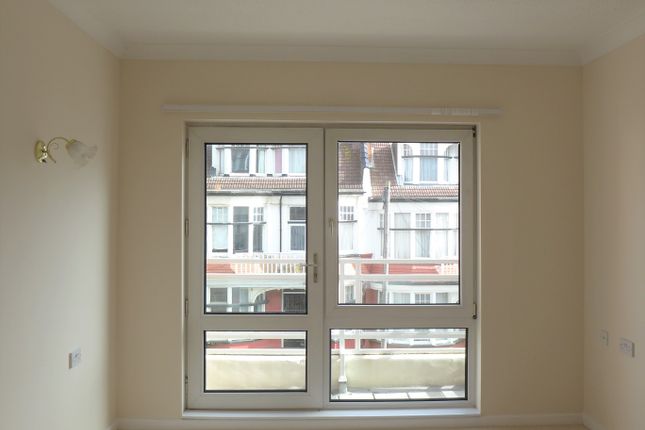 1 Bedroom Flats To Let In Westcliff On Sea Primelocation