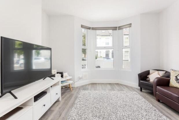 Flat to rent in Marville Road, London