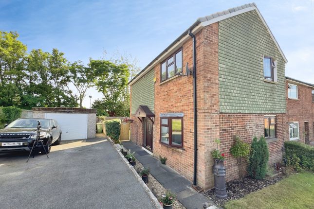 1, Manor Close, Yeadon, Leeds photo 2