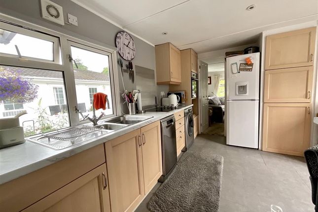 Thumbnail Mobile/park home for sale in Kingsmead Park, Elstead, Godalming, Surrey