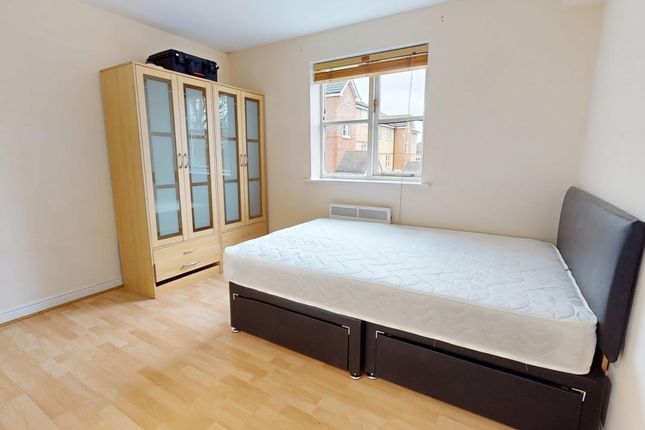 19 Vanderville Gardens, East Finchley, London photo 3
