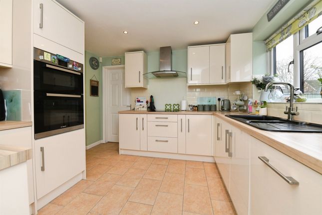109, Downhall Park Way, Rayleigh photo 2