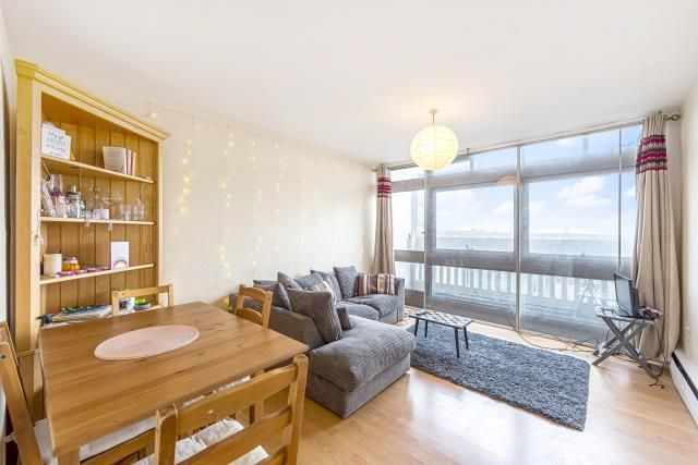 Flat for sale in Centre Heights, 137 Finchley Road, London